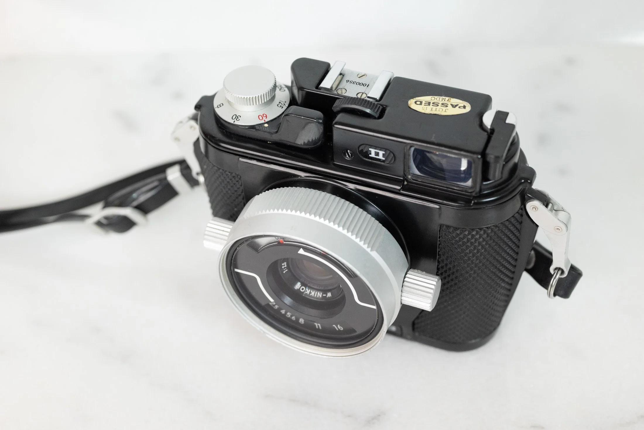 Nikon Nikonos II Underwater Dive Camera with Nikkor 35mm F/2.5